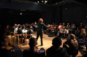 Mengungkap Rahasia Teori Sains Lewat Seminar Theater Interaktif